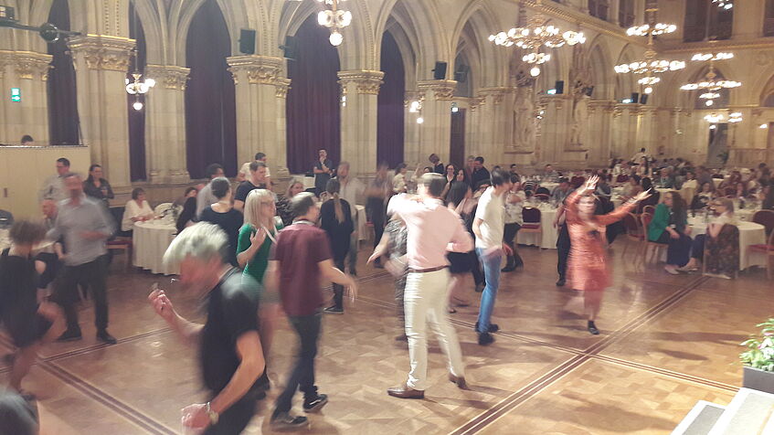 Dancing and celebrating at the Vienna City Hall © Annika Schönauer