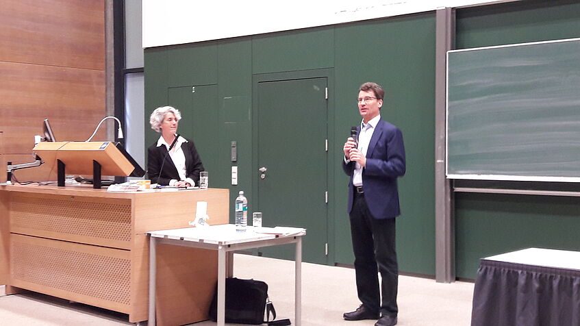 Keynote speech - Florence Palpacuer (Université de Montpellier) with Jörg Flecker (Organizer) © Annika Schönauer