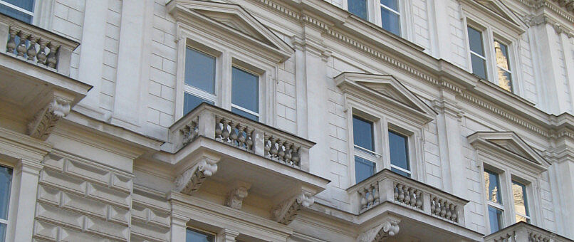 Gebäude des Instituts für Soziologie, Auschnitt mit zwei Balkonen, Universität Wien, Rooseveltplatz 2, 1090 Wien
