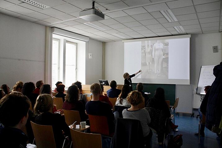 Marie Jahoda Winter School of Sociology, November 1-3, 2018. Seminarraumansicht, TeilnehmerInnen, Präsentation